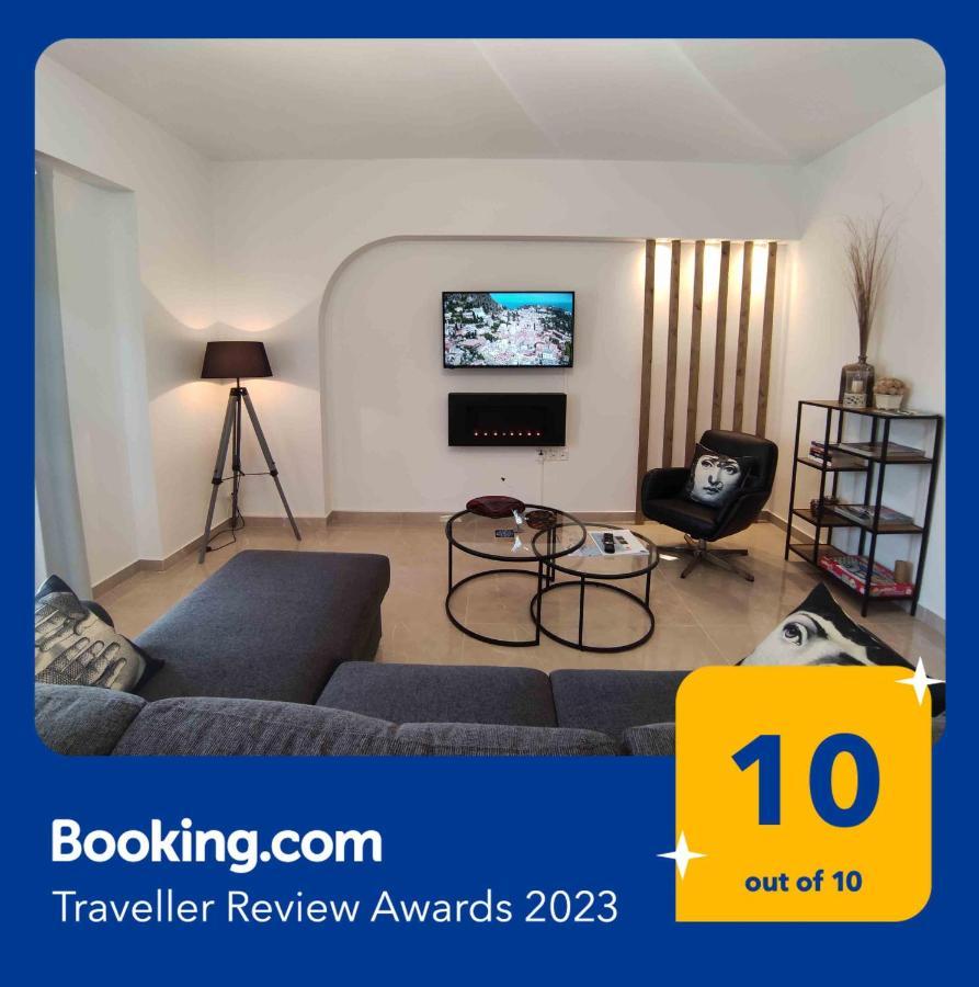 Grey Swan - Modern & Stylish Apartment With Private Parking Volos Buitenkant foto